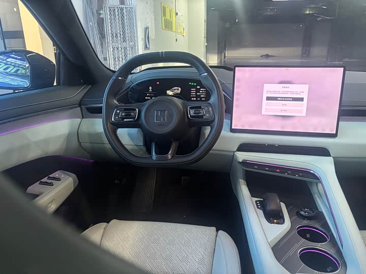 Фото 8 - Zeekr 001