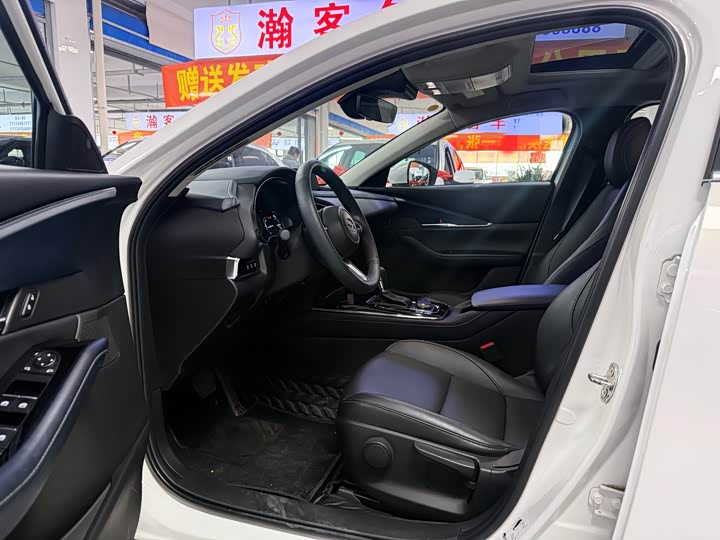 Фото 7 - Mazda CX-30