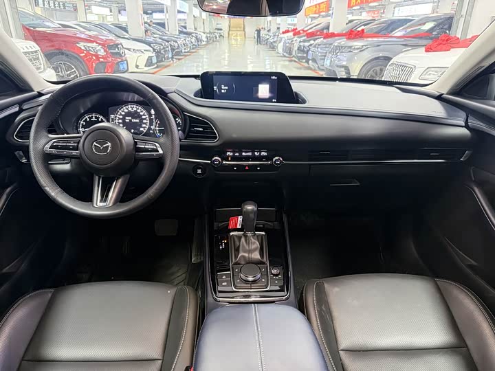 Фото 8 - Mazda CX-30