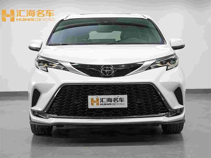 Фото 3 - Toyota Granvia