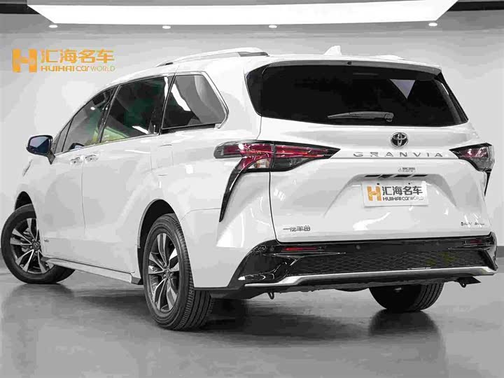 Фото 5 - Toyota Granvia