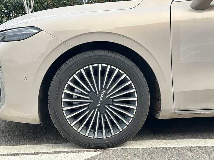 Photo 5 - Roewe M7 DMH