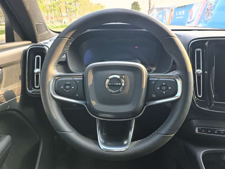 Photo 5 - Volvo C40