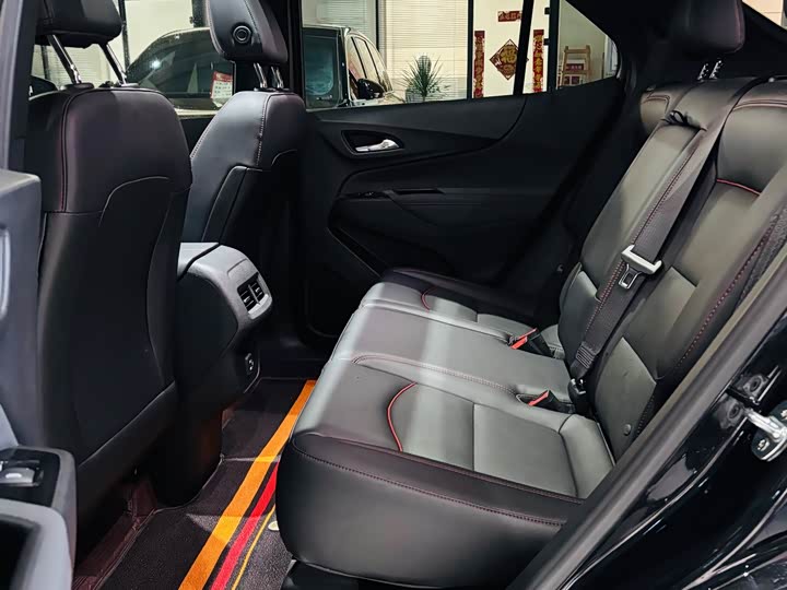 Фото 6 - Chevrolet Equinox