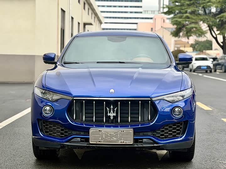 Photo 2 - Maserati Levante