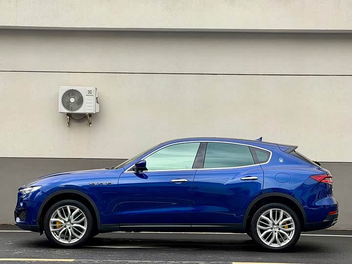 Photo 3 - Maserati Levante