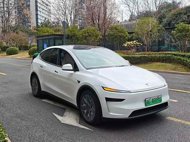 Photo 2 - Tesla Model Y