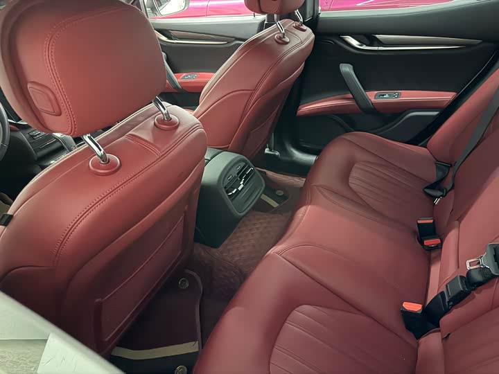 Photo 7 - Maserati Ghibli