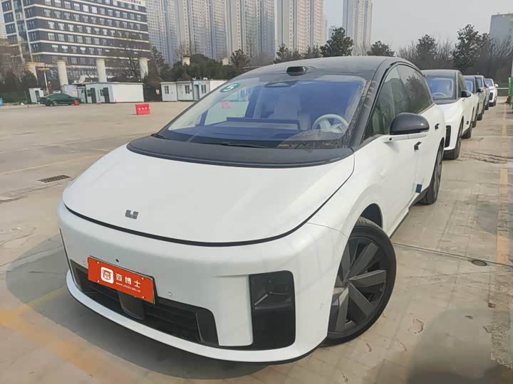 Фото 1 - LiXiang i8