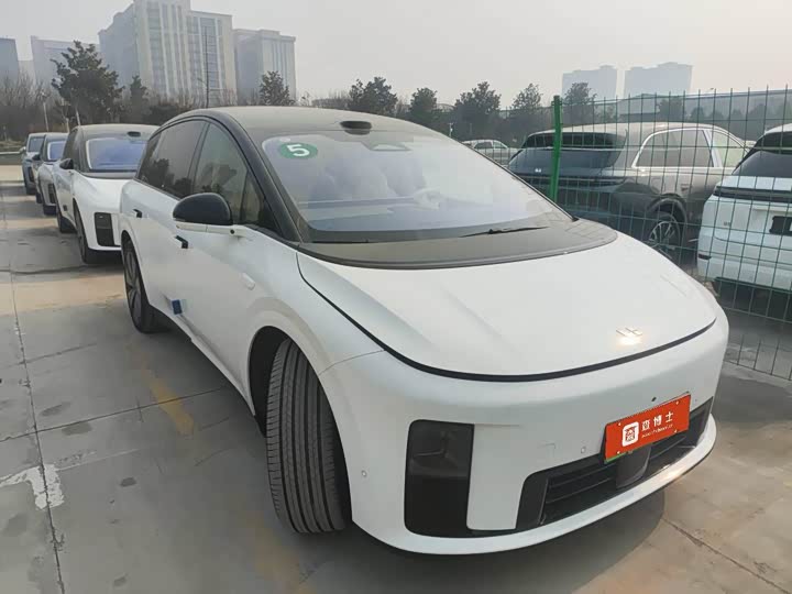 Фото 2 - LiXiang i8