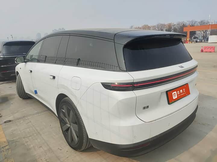 Фото 4 - LiXiang i8