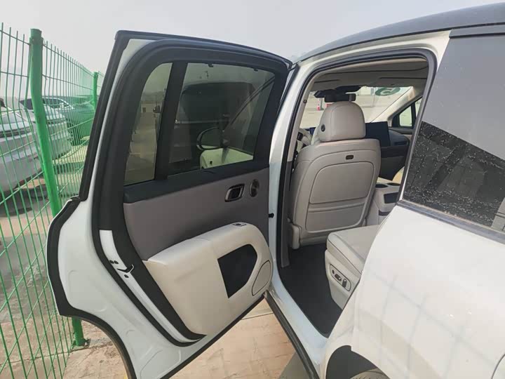 Фото 6 - LiXiang i8