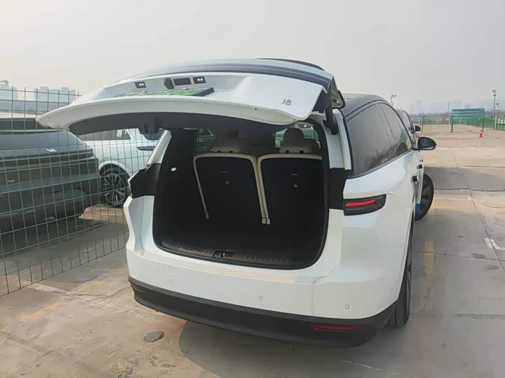 Фото 9 - LiXiang i8