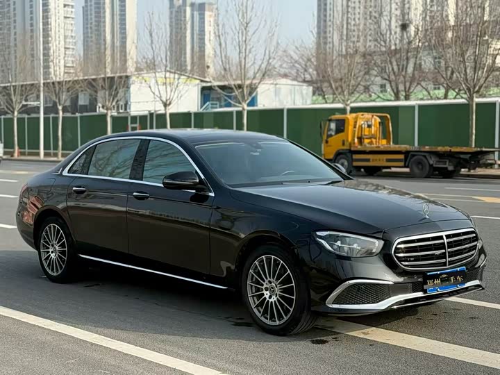 Фото 3 - Mercedes-Benz E-Class