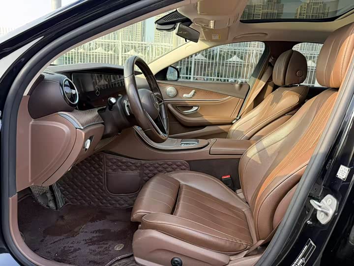 Фото 4 - Mercedes-Benz E-Class