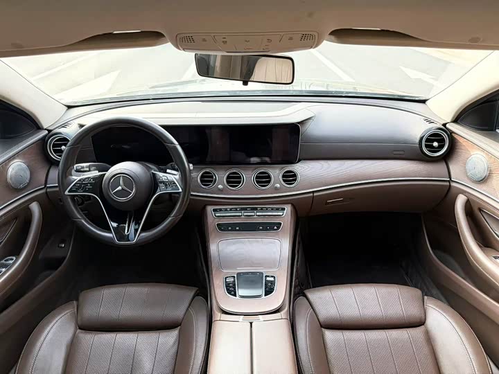 Фото 5 - Mercedes-Benz E-Class