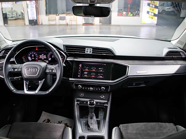 Фото 4 - Audi Q3