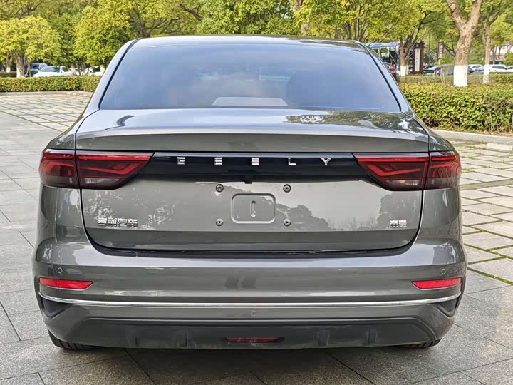 Фото 9 - Geely Emgrand