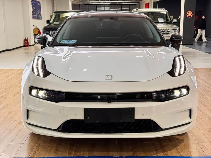 Фото 2 - Zeekr 001