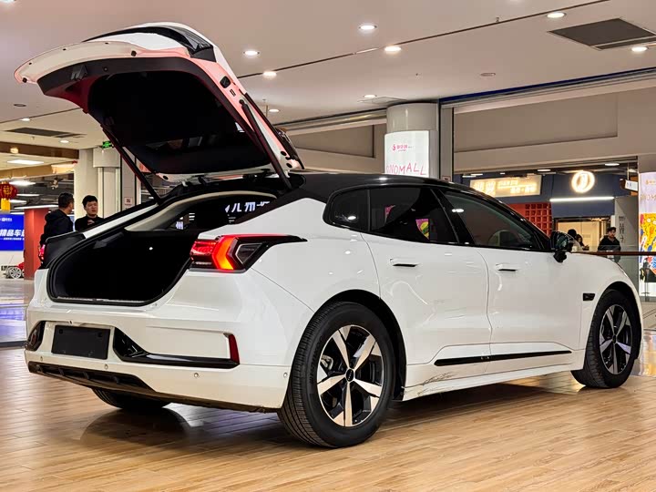 Фото 9 - Zeekr 001