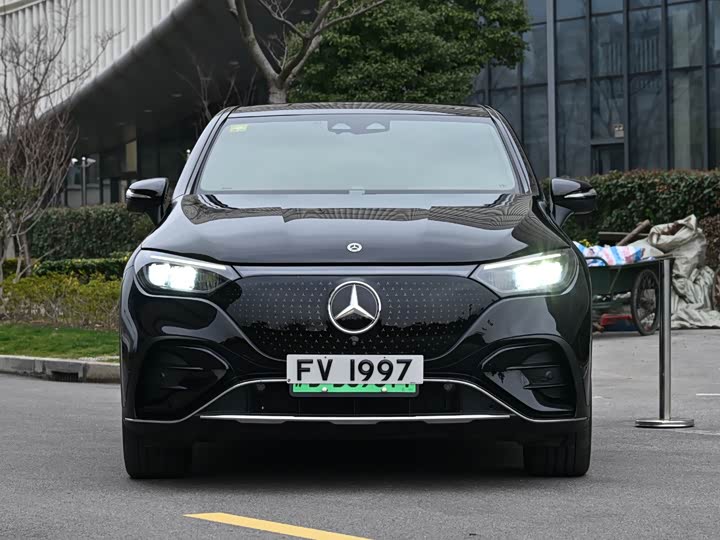 Фото 2 - Mercedes-Benz EQE SUV