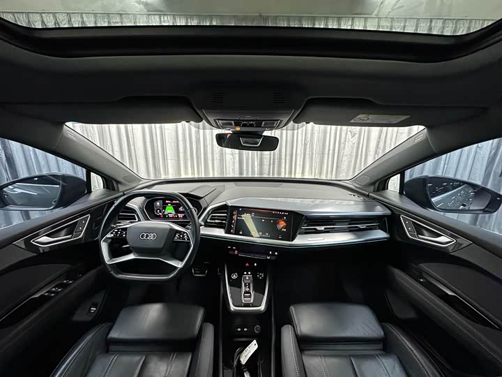 Photo 6 - Audi Q4 e-tron