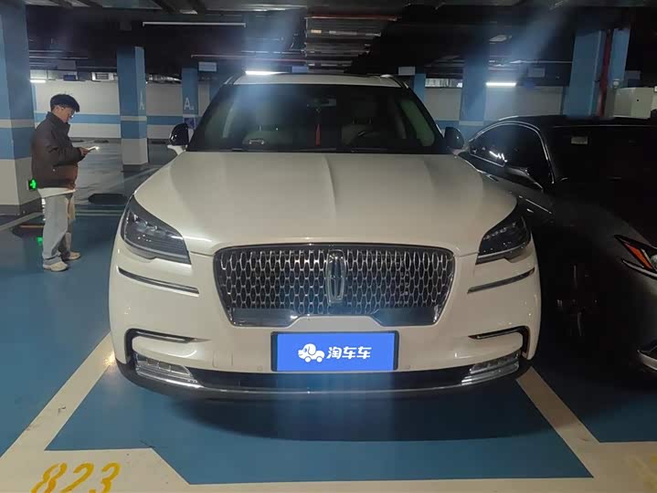 Фото 2 - Lincoln Aviator