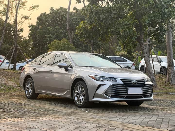 Фото 2 - Toyota Avalon