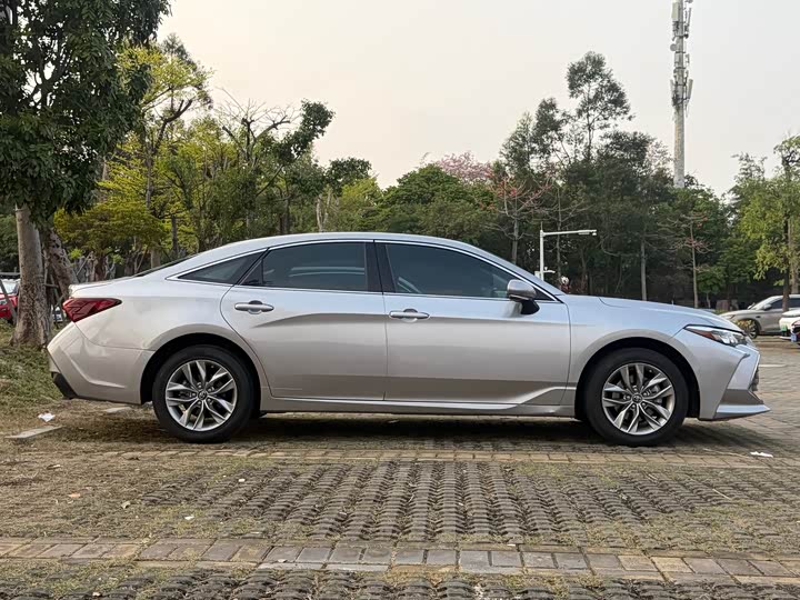 Фото 4 - Toyota Avalon