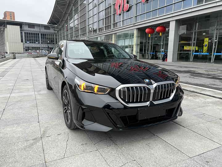 Фото 1 - BMW 5 Series