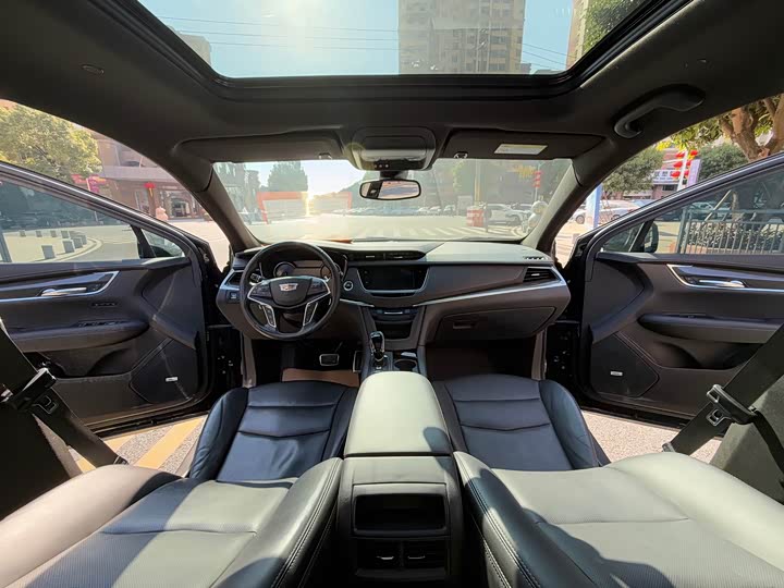 Фото 7 - Cadillac XT5