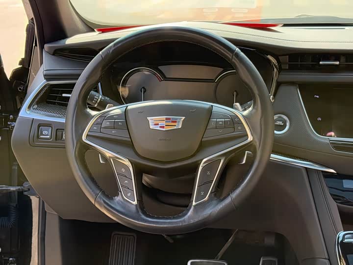 Фото 9 - Cadillac XT5