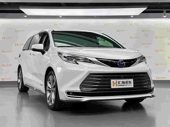 Photo 3 - Toyota Sienna