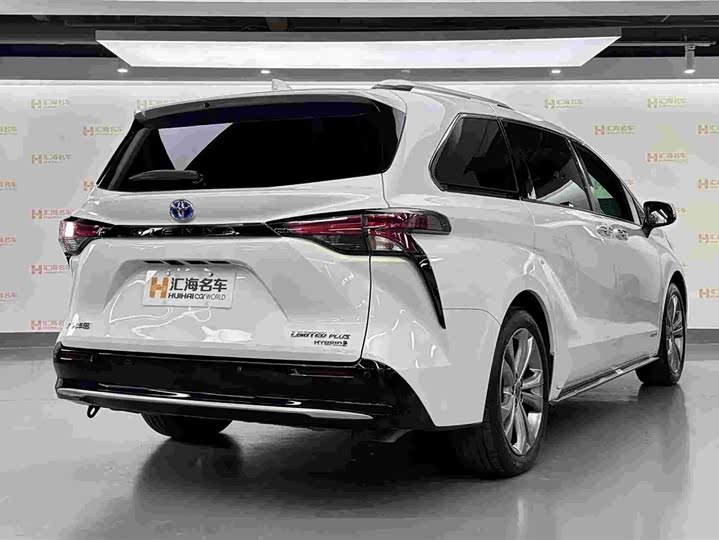 Photo 4 - Toyota Sienna