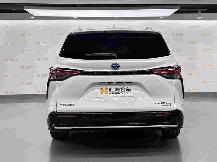 Photo 5 - Toyota Sienna