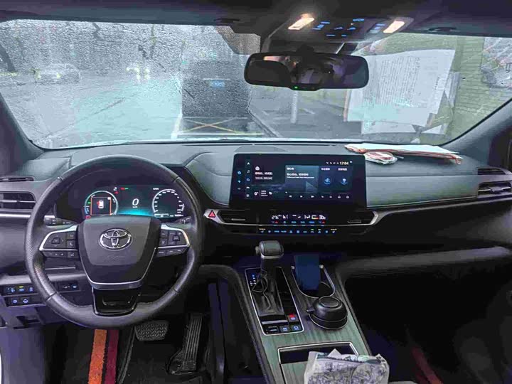 Photo 8 - Toyota Sienna