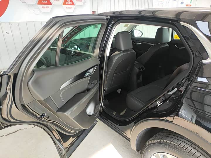 Photo 3 - Buick Envision S