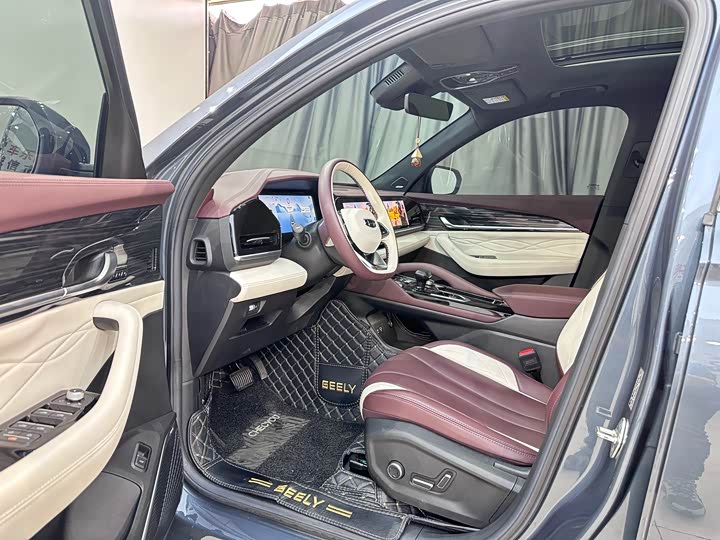 Фото 9 - Geely Monjaro