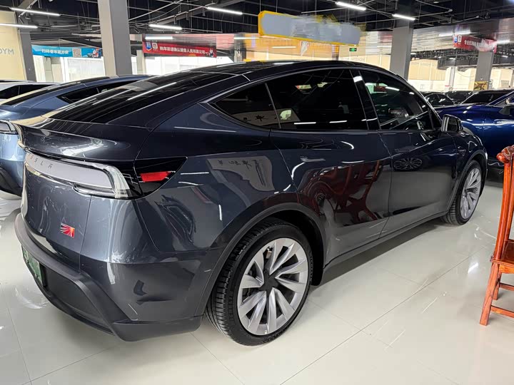 Photo 3 - Tesla Model Y