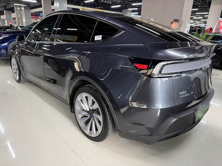 Photo 4 - Tesla Model Y