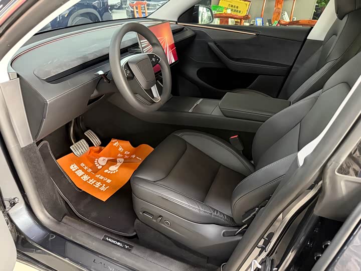 Photo 7 - Tesla Model Y