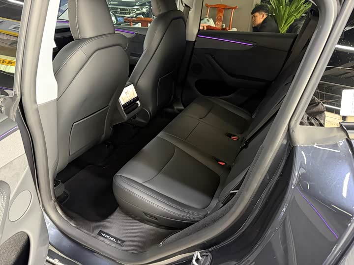 Photo 8 - Tesla Model Y