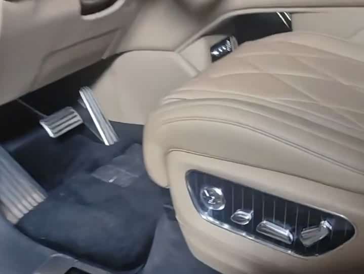 Фото 9 - BYD Yangwang U8