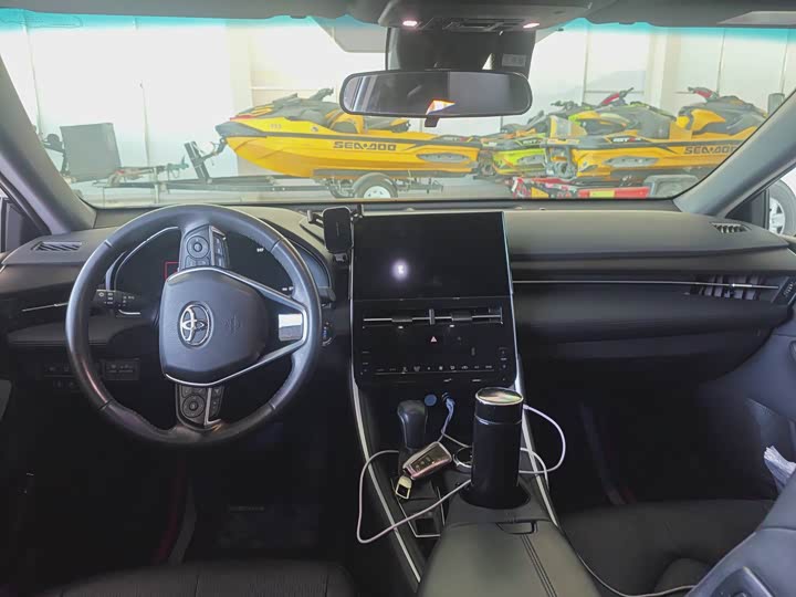 Photo 2 - Toyota Avalon