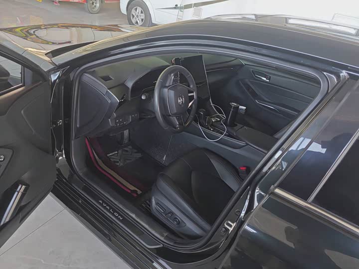 Photo 5 - Toyota Avalon