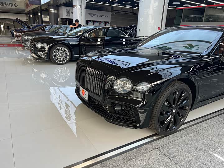 Фото 2 - Bentley Flying Spur