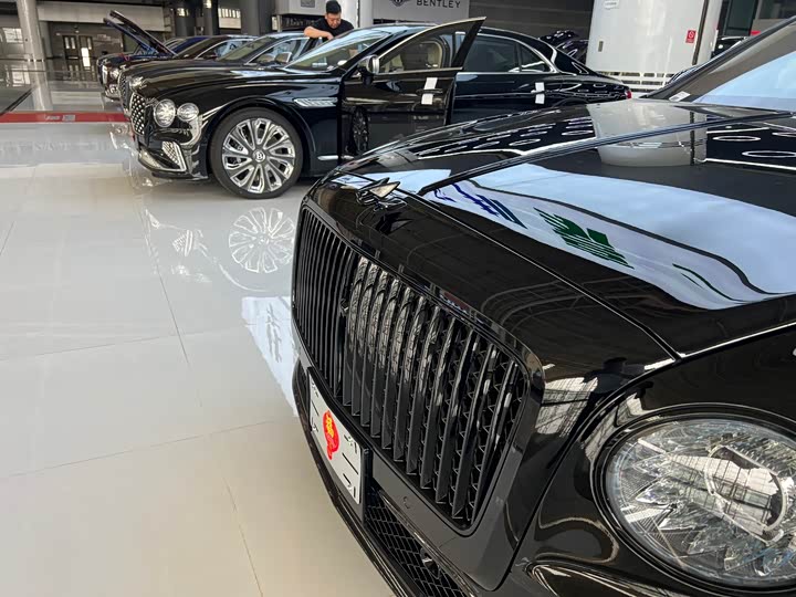 Фото 3 - Bentley Flying Spur