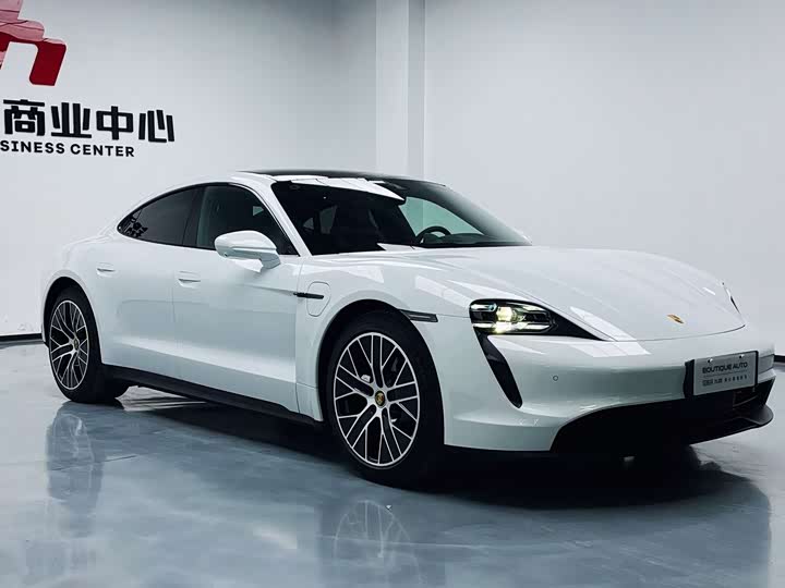 Photo 3 - Porsche Taycan