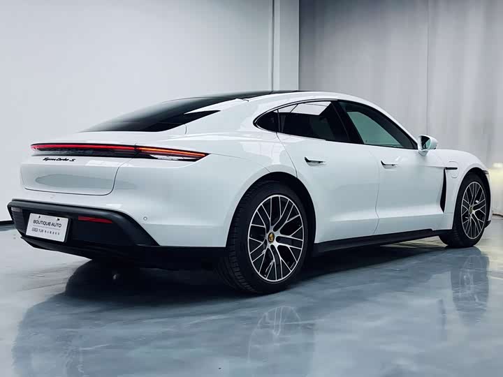 Photo 6 - Porsche Taycan