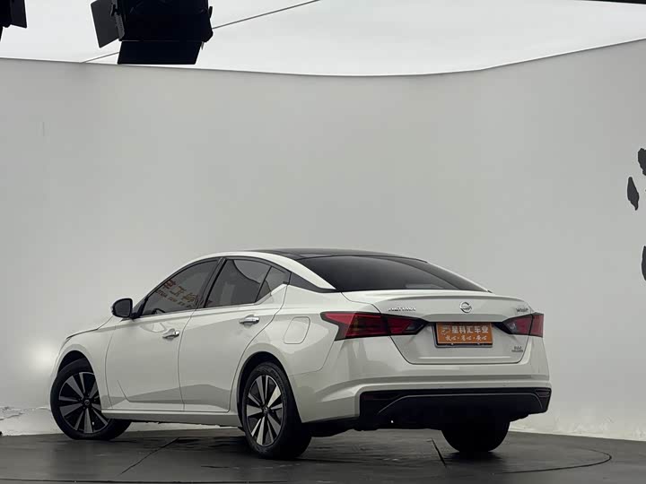 Фото 9 - Nissan Teana